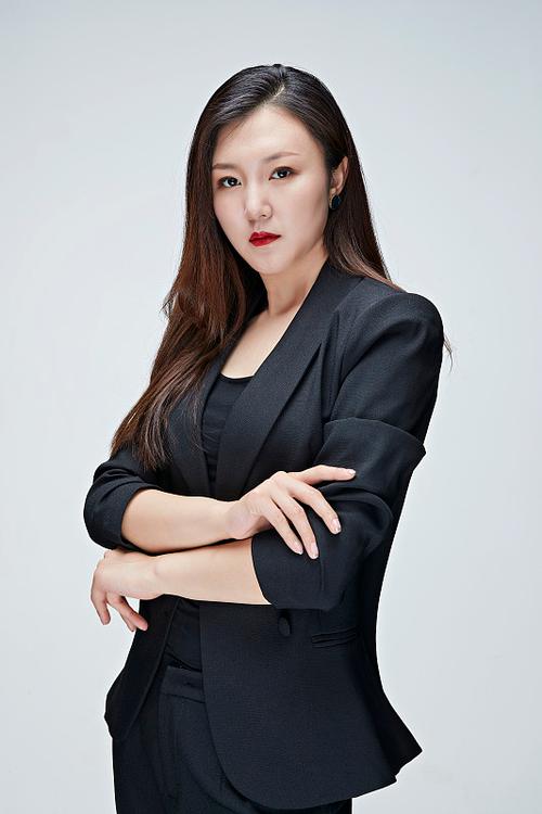 严女士